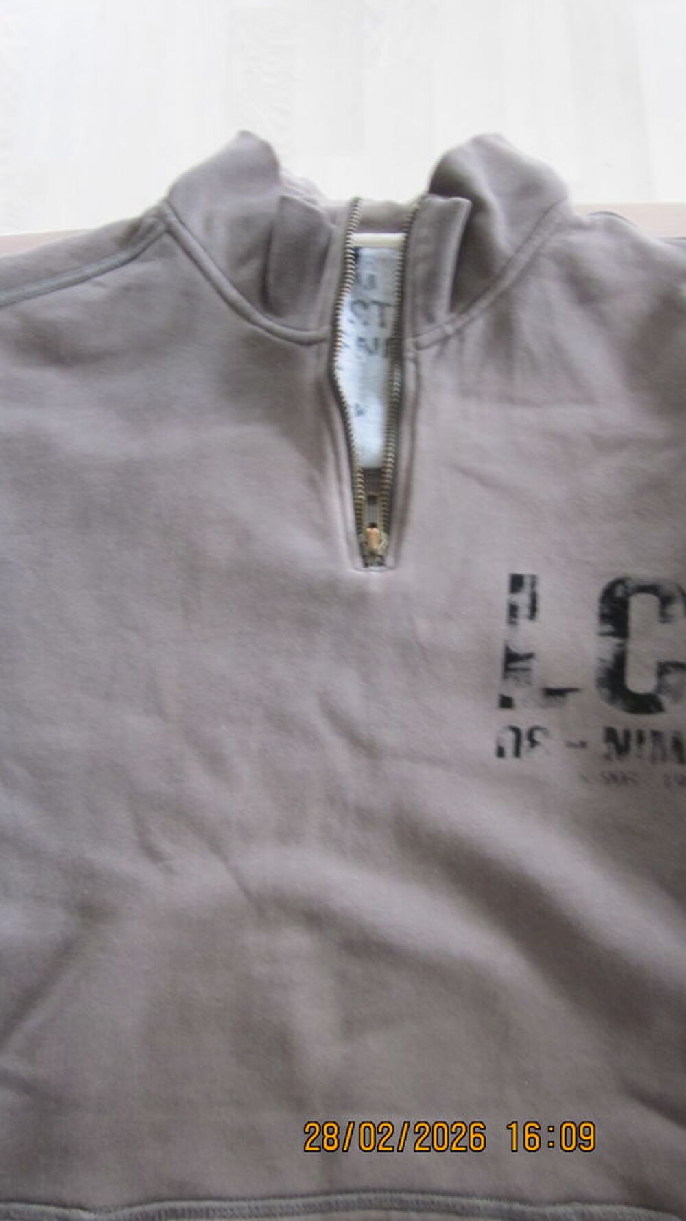 6 SWEAT 2 QUIKSILVER A CAPUCHE ET 2 LEE COOPER TAILLE XL Vêtements