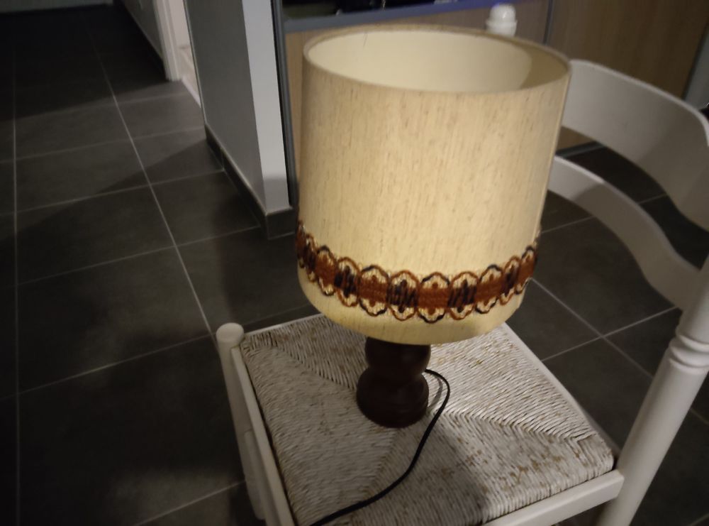 Plusieurs Lampes de salon a poser 
Bas prix Electroménager