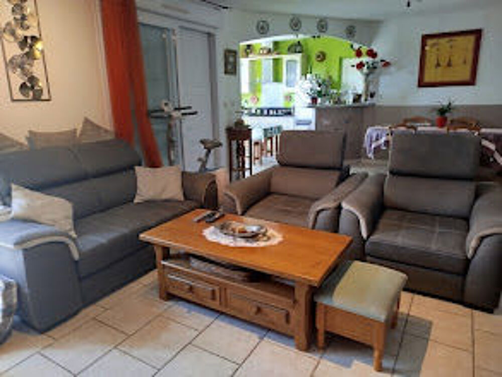 salon deux places avec deux fauteuils Meubles