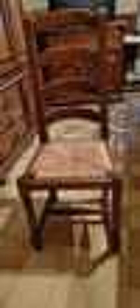 table salle &agrave; manger 200x90cm.et 6 chaises bon etat
. Meubles