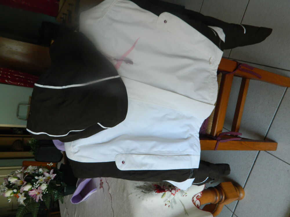 veste de ski ext&egrave;rieur noir et blanc fleuri a l'int&egrave;rieur Vêtements