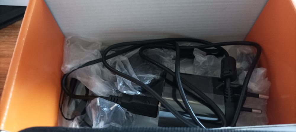 LOUPE ELECTRONIQUE POUR MAL VOYANT
EXPLORE 5
TRES PEU SERVIE Matériel informatique
