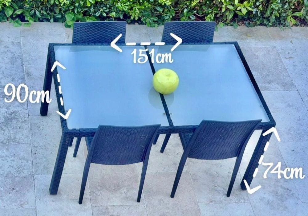 table SANS LES CHAISES en verre et osier Meubles
