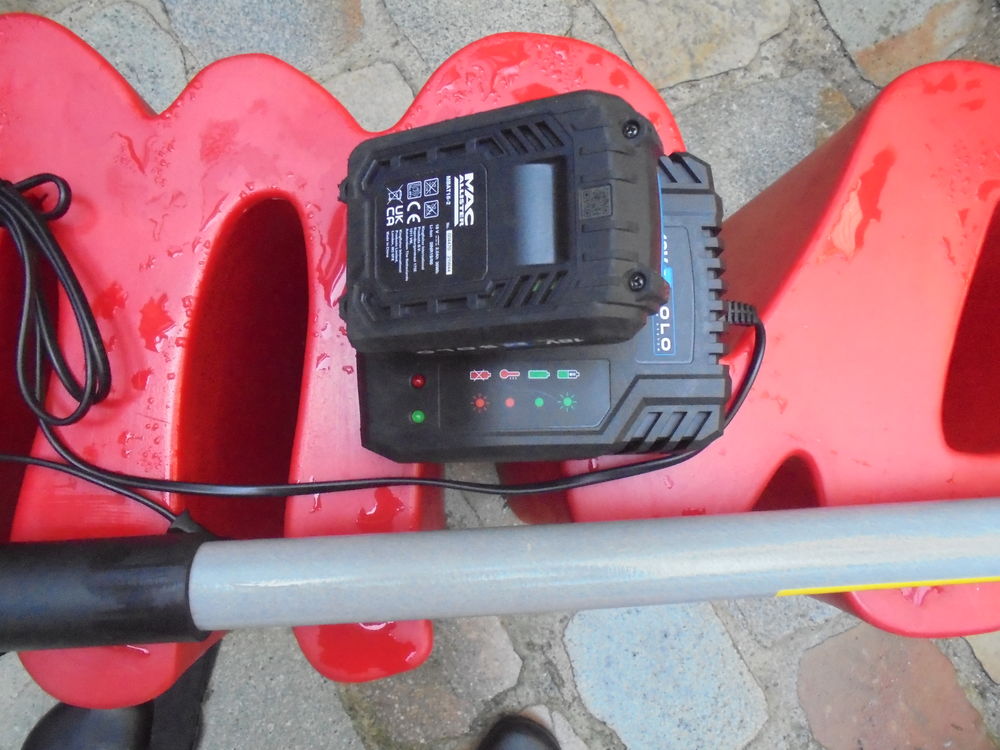 TAILLE HAIE SUR BATTERIE Jardin