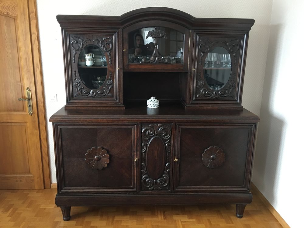 Belle salle &agrave; manger , verres bisot&eacute;s Meubles