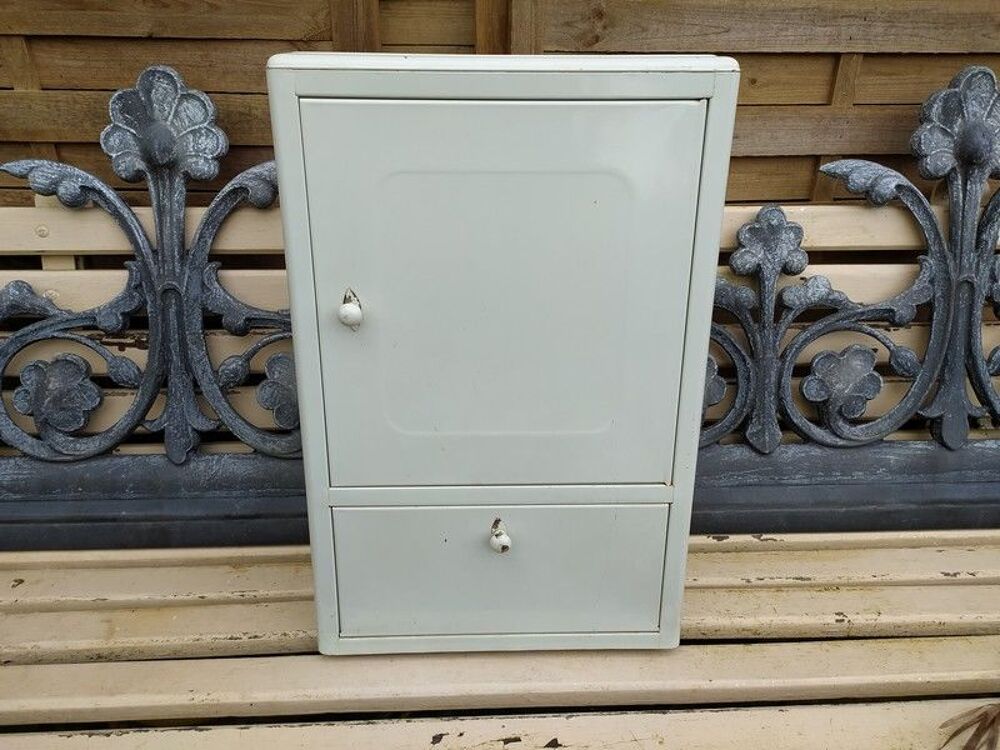 Ancienne Petite Armoire Murale &agrave; Pharmacie ou de Toilette Meubles