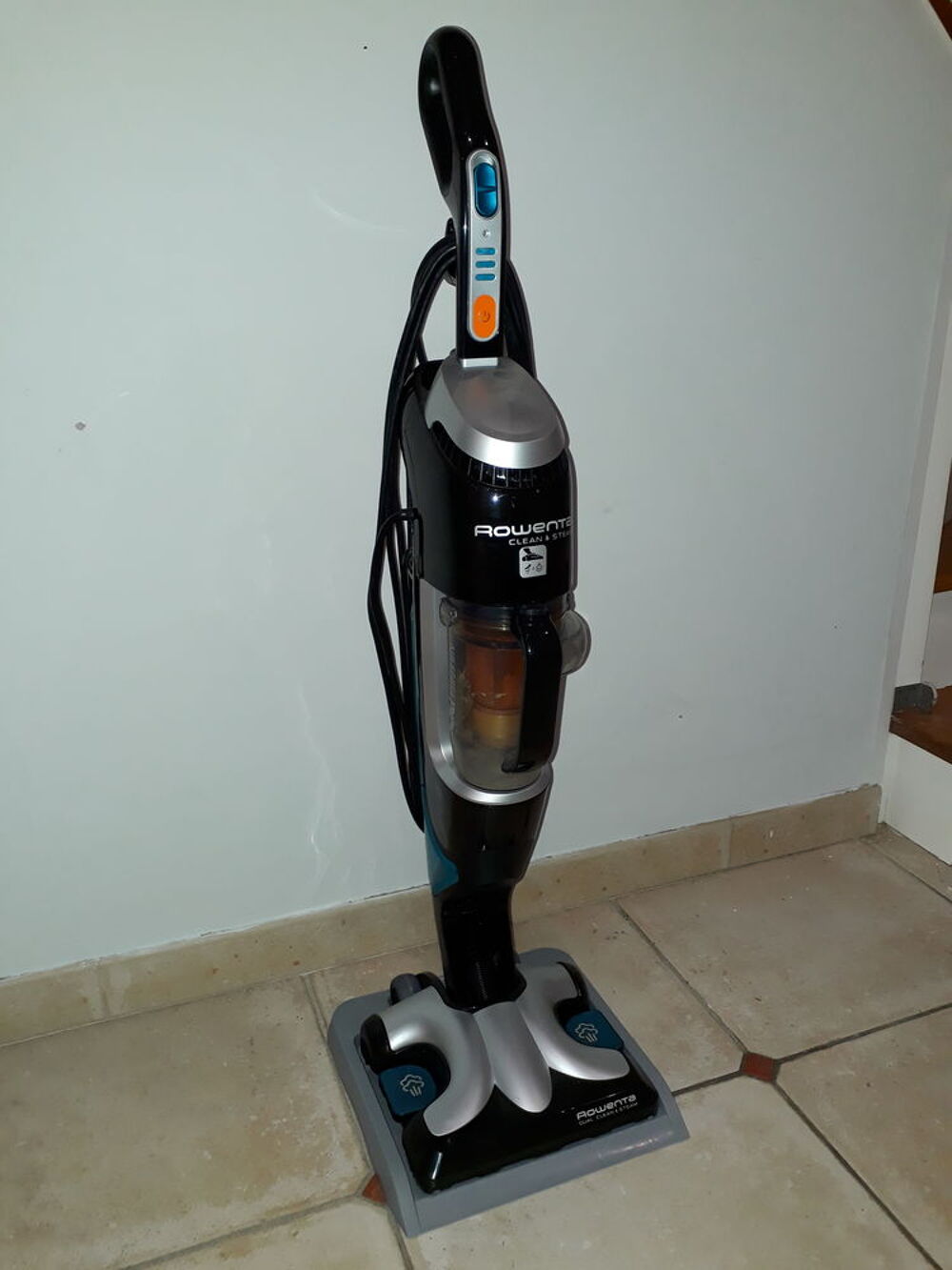 Aspirateur balai Rowenta dual Clean and Steam Electroménager