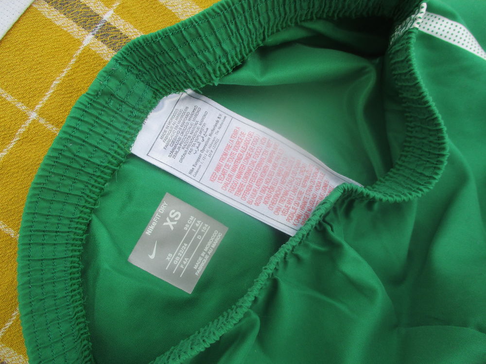 Ensemble Football &quot;Portugal&quot; :Tee-shirt &amp; short en Taille 4A Vtements enfants