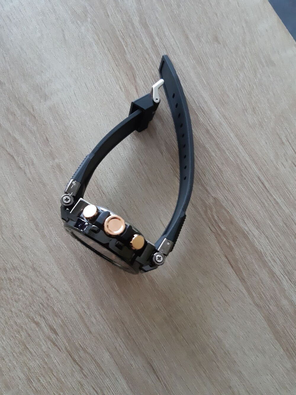 Montre homme - tbe - quasi neuve Bijoux et montres