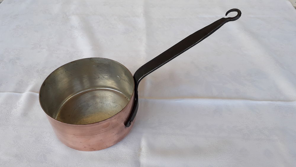 Casserole en cuivre &eacute;tam&eacute;
Cuisine