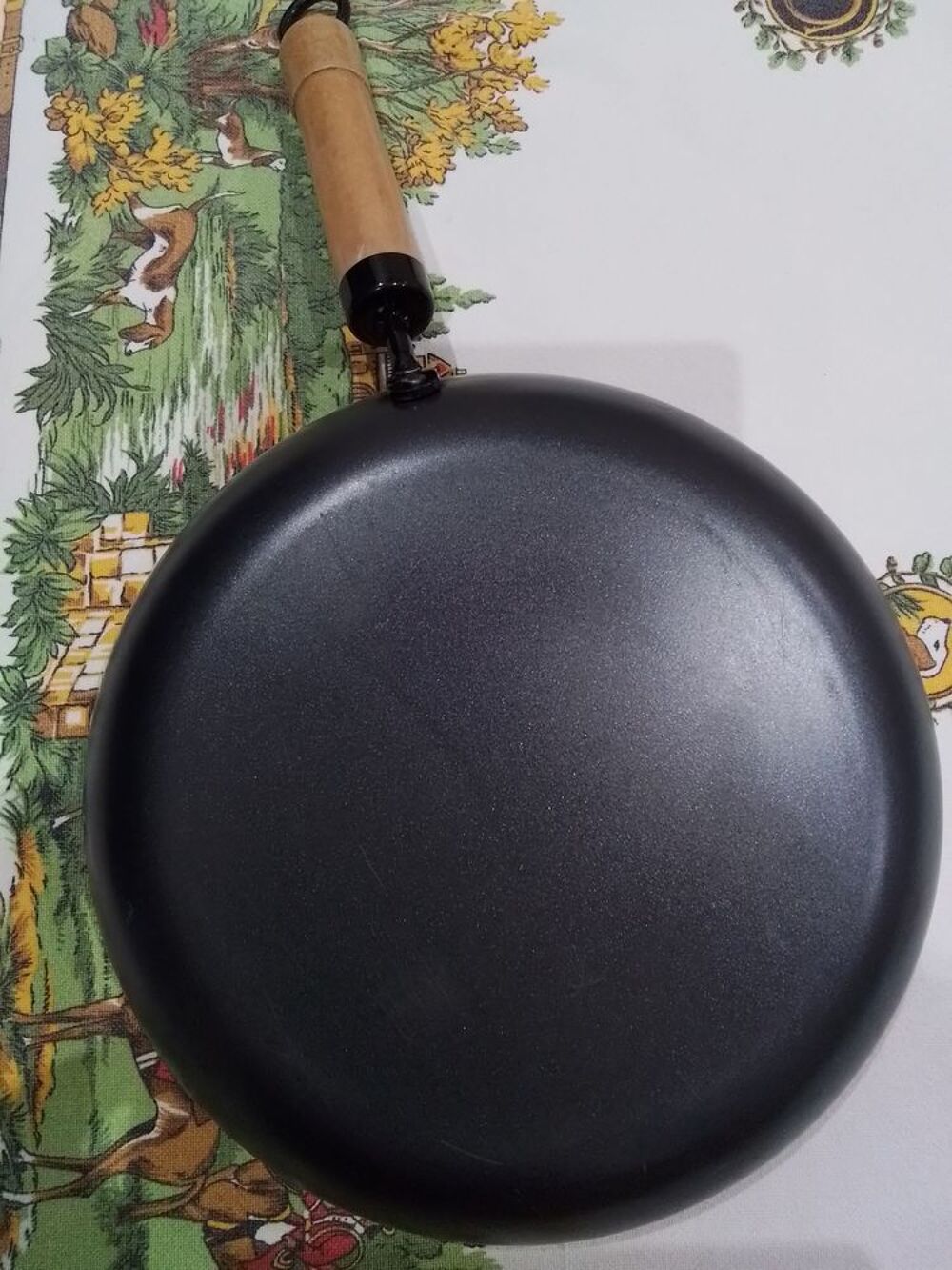 Tr&egrave;s grande po&ecirc;le pour cuisiner Cuisine