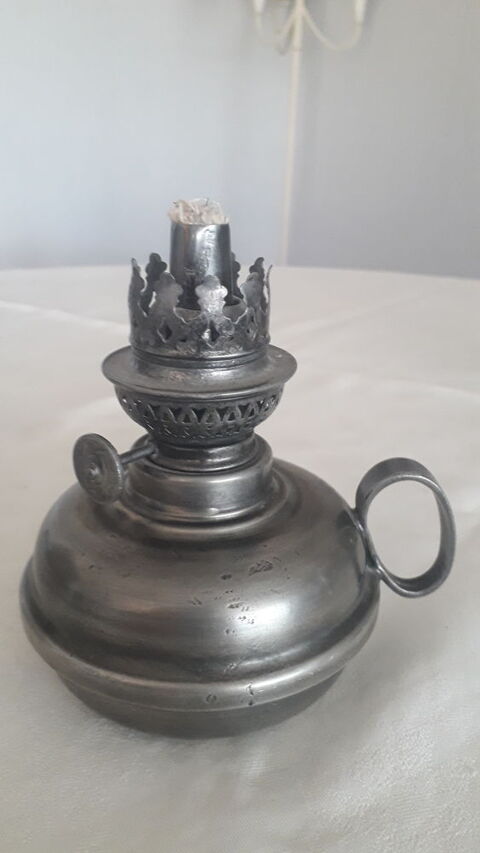 Lampe � huile en �tain
35 Salon-de-Provence (13)