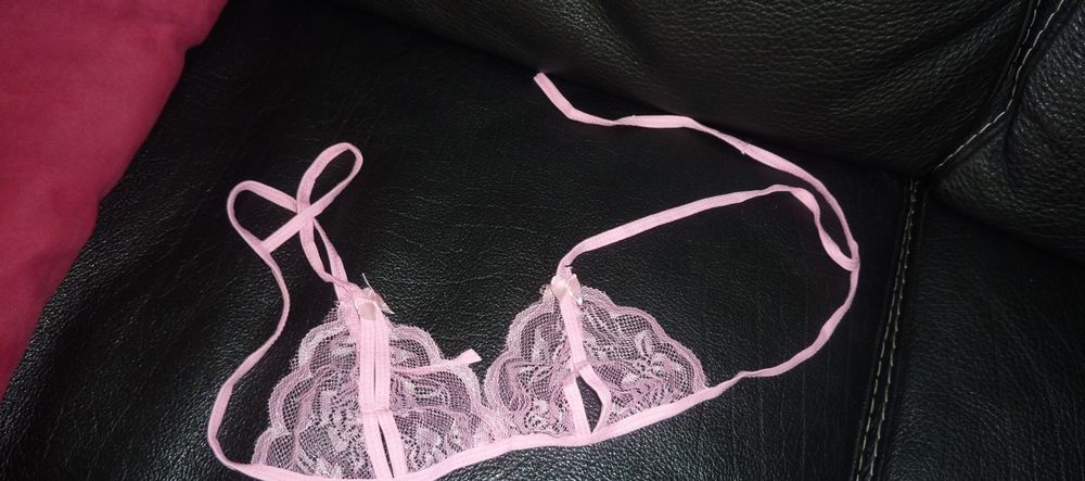 ensemble lingerie dentelle rose taille unique &eacute;tat NEUF Vêtements
