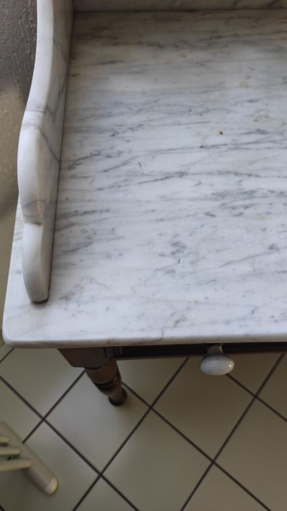 commode en marbre..salle de bain du 19 si&egrave;cle Meubles