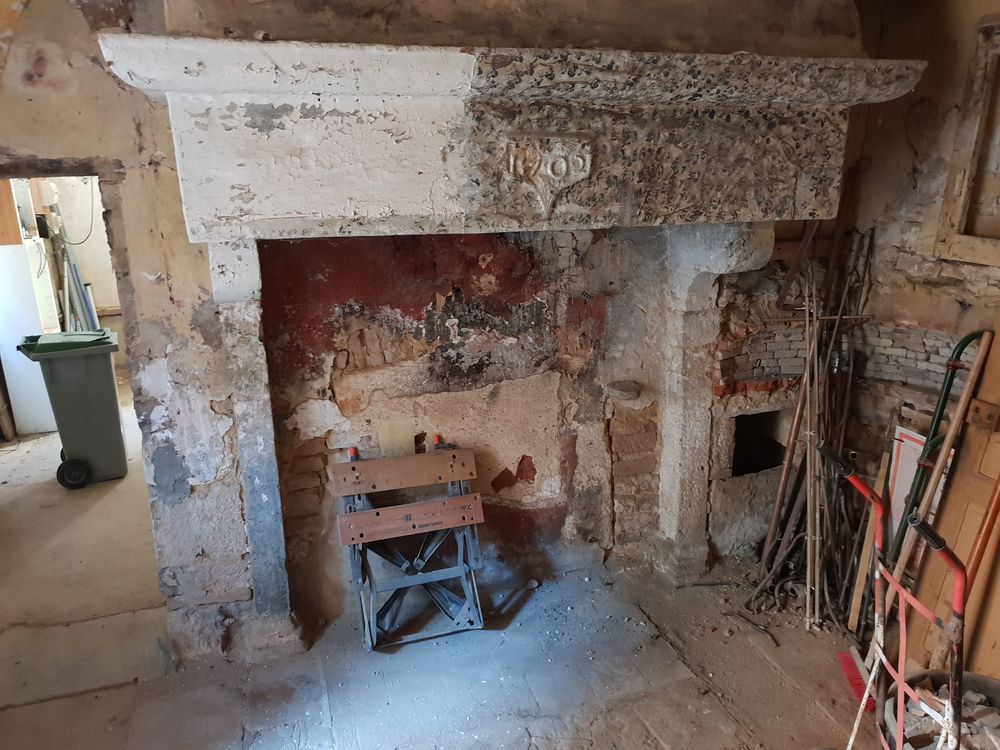 Chemin&eacute;e en pierre 1702 Bricolage