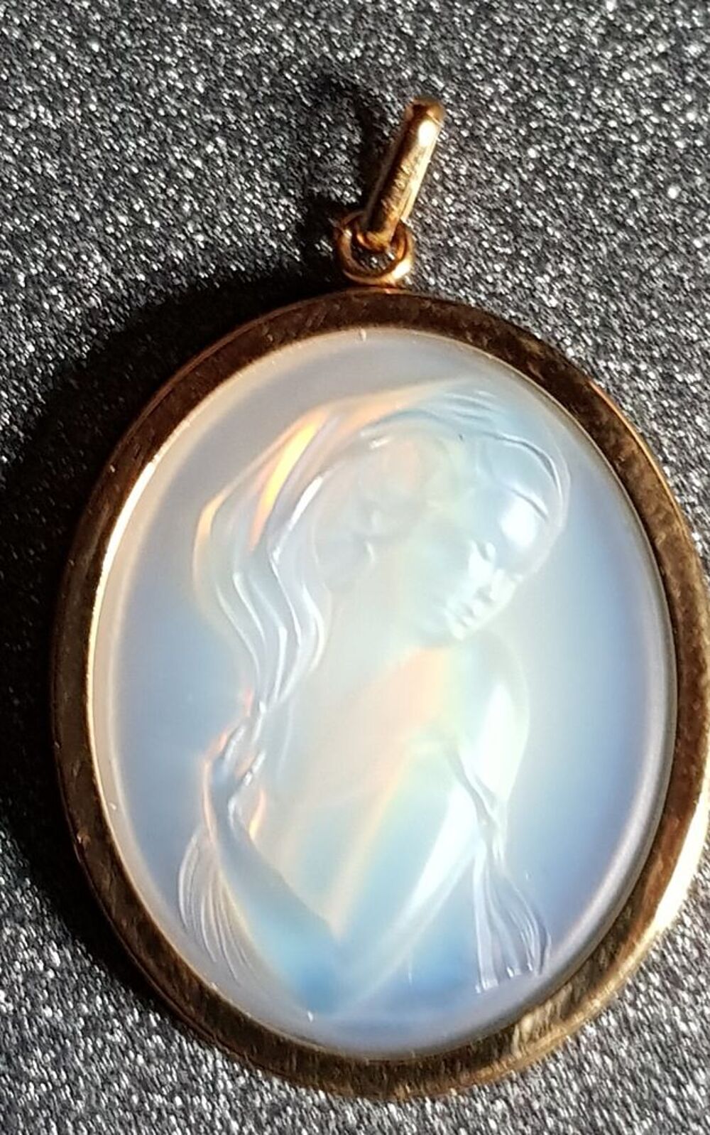 Magnifique M&eacute;daillon LALIQUE " CLEMENCE " 