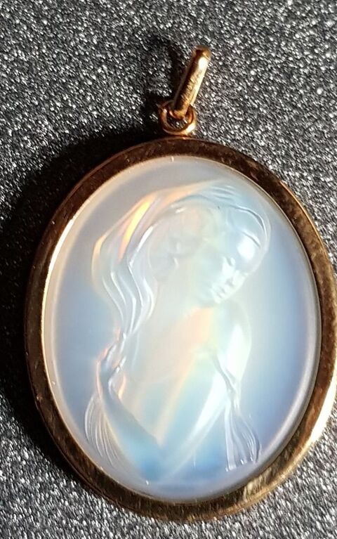 Magnifique Médaillon LALIQUE   CLEMENCE   290 Mont-de-Marsan (40)