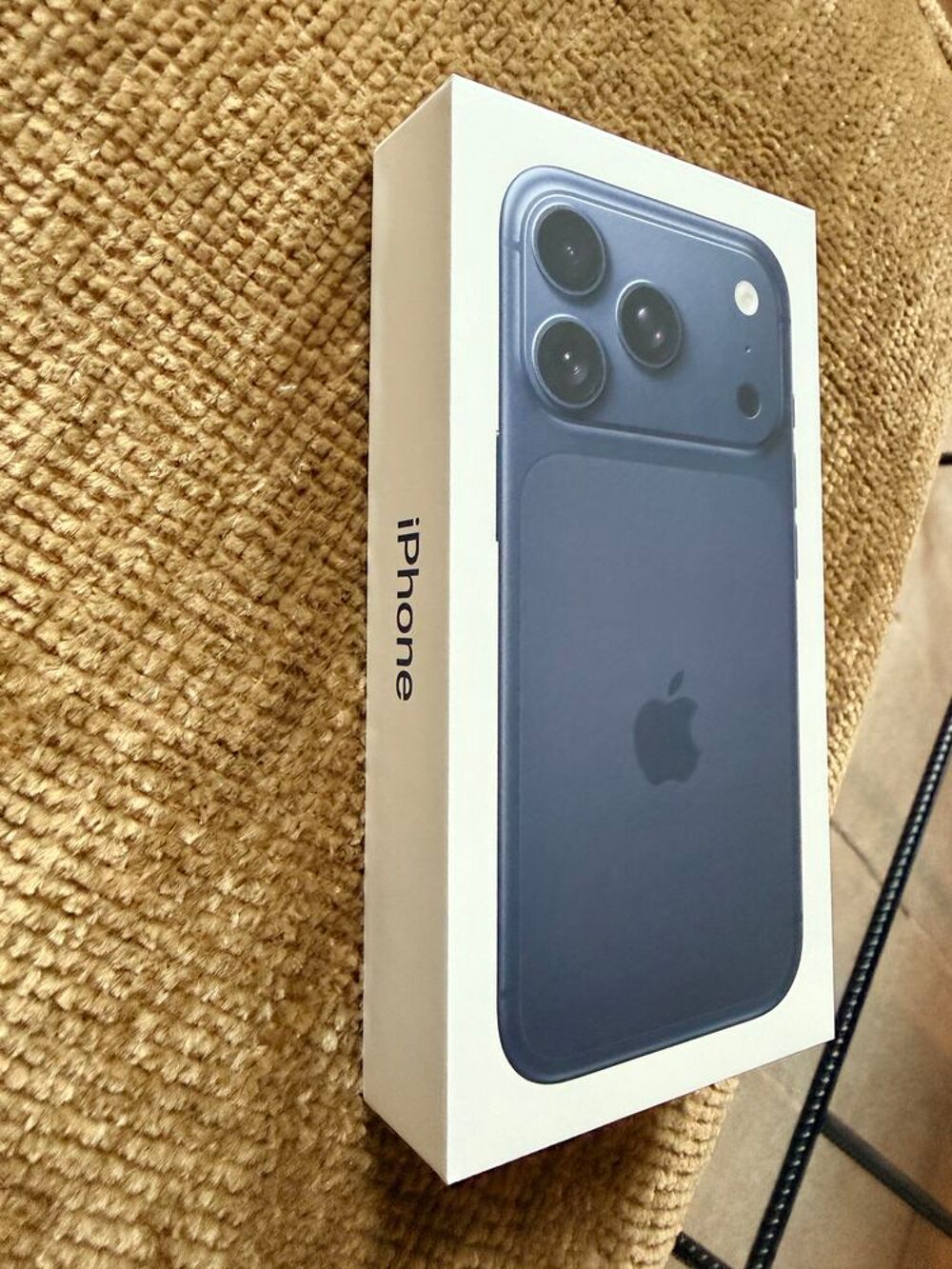 iPhone 17 pro neuf - 256Go - bleu intense - sous scell&eacute; Téléphones et tablettes