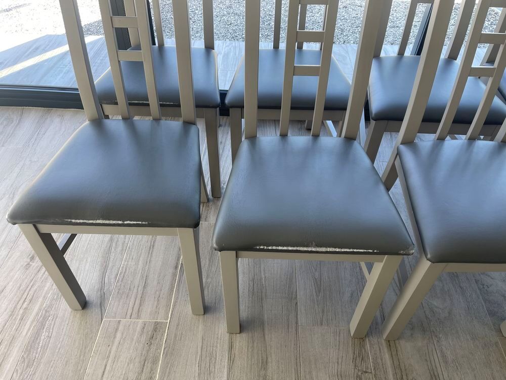 8 chaises salle a manger tr&egrave;s bon &eacute;tat Meubles