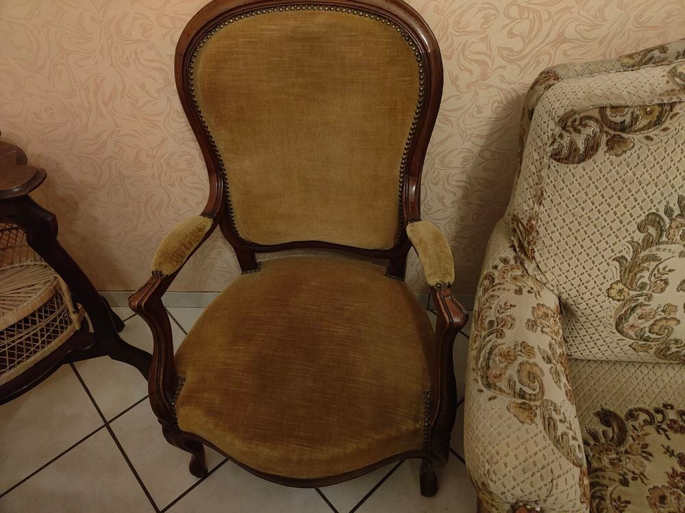 fauteuils (1 electrique, 2 fauteuils identiques,1 fauteuil) Meubles