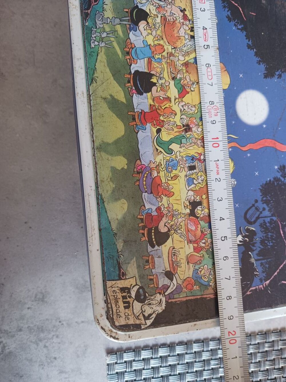 boite en m&eacute;tal vintage avec motifs de bande dessin&eacute;e 
