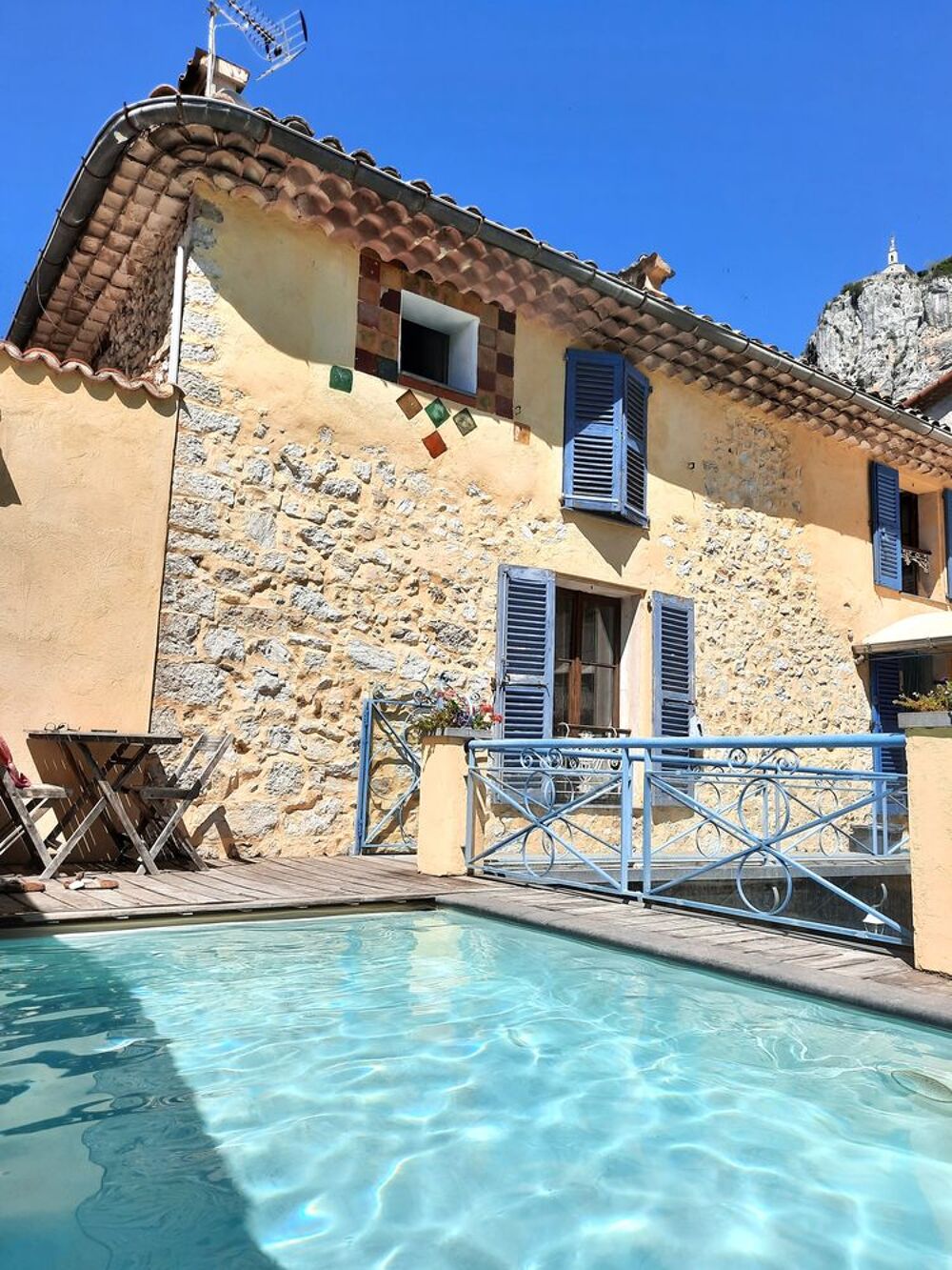 Vente Maison Maison de caractère avec jardin, piscine, garages et vue panoramique au cœur du village Castellane