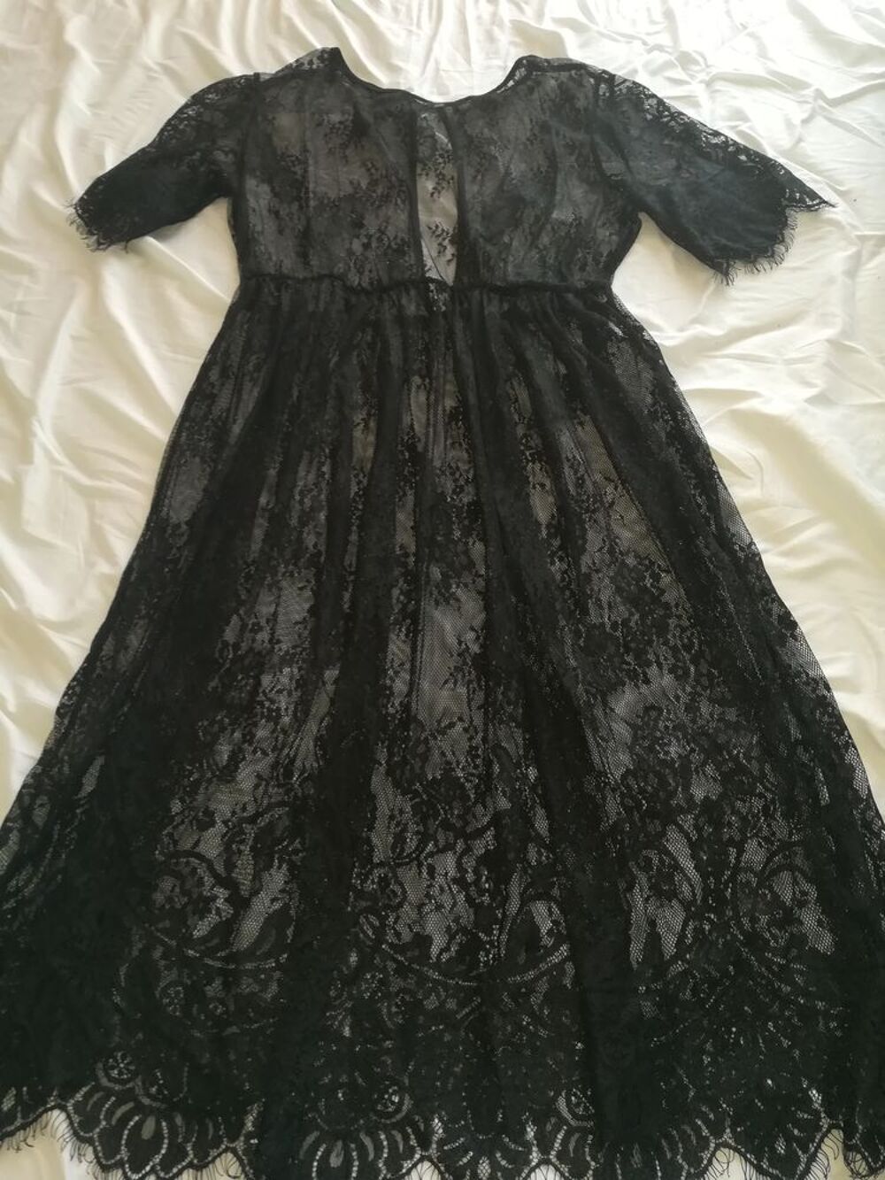 ROBE NOIR DENTELLE T L 40
Vêtements