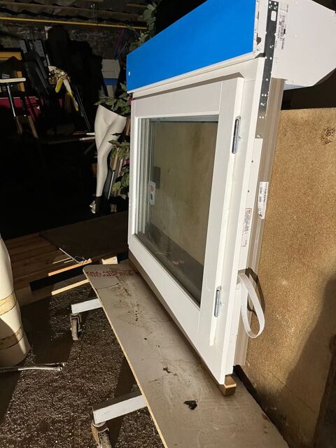 3 Fentres bois 1010x890 Neuve jamais poss Vitrage isolant 135 Decazeville (12)