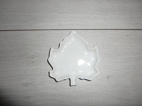 Petite assiette blanche Feuille d'�rable 1 Rueil-Malmaison (92)