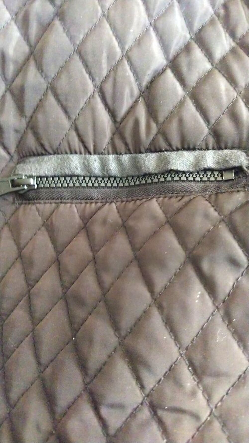 Veste noir matelass&eacute;e l&eacute;g&egrave;re et concfortable en bon &eacute;tat Vêtements