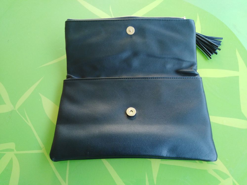 Pochette de la marque BALA BOOSTE
Maroquinerie