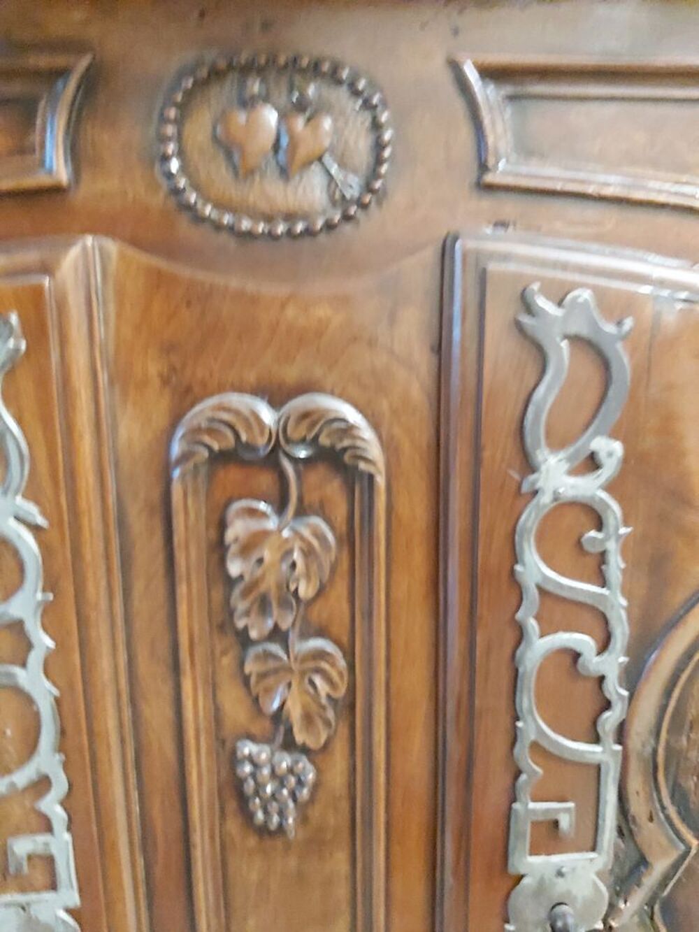 Buffet de mariage du XVIII si&egrave;cle Meubles