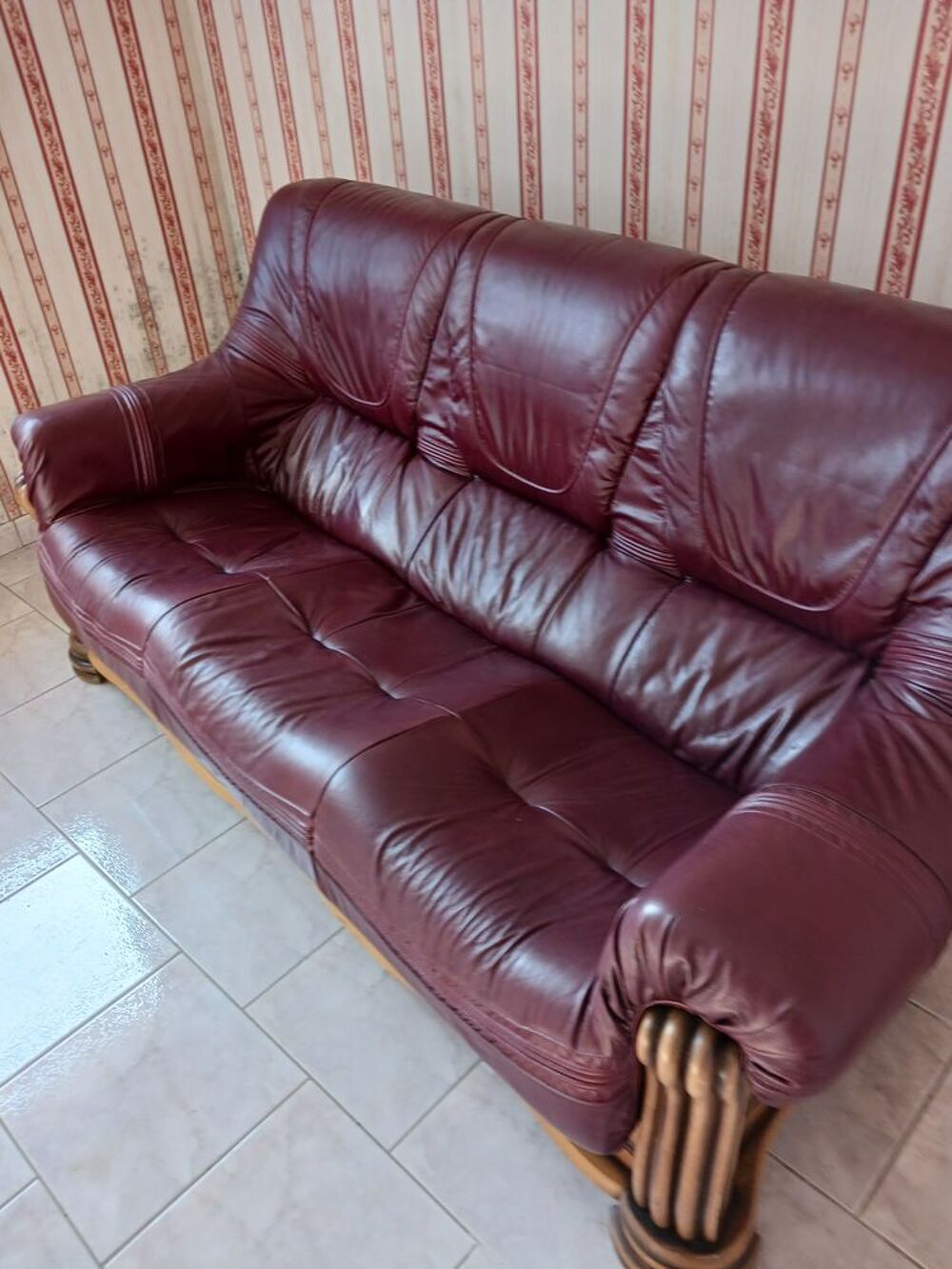 Canap&eacute; cuir et bois +table Meubles