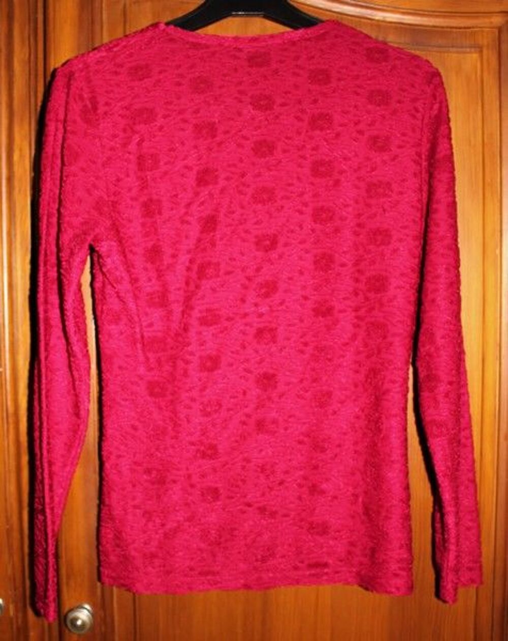 #Haut 3 Suisses rouge 36-38 mais correspond T32 (voir mesure Vêtements