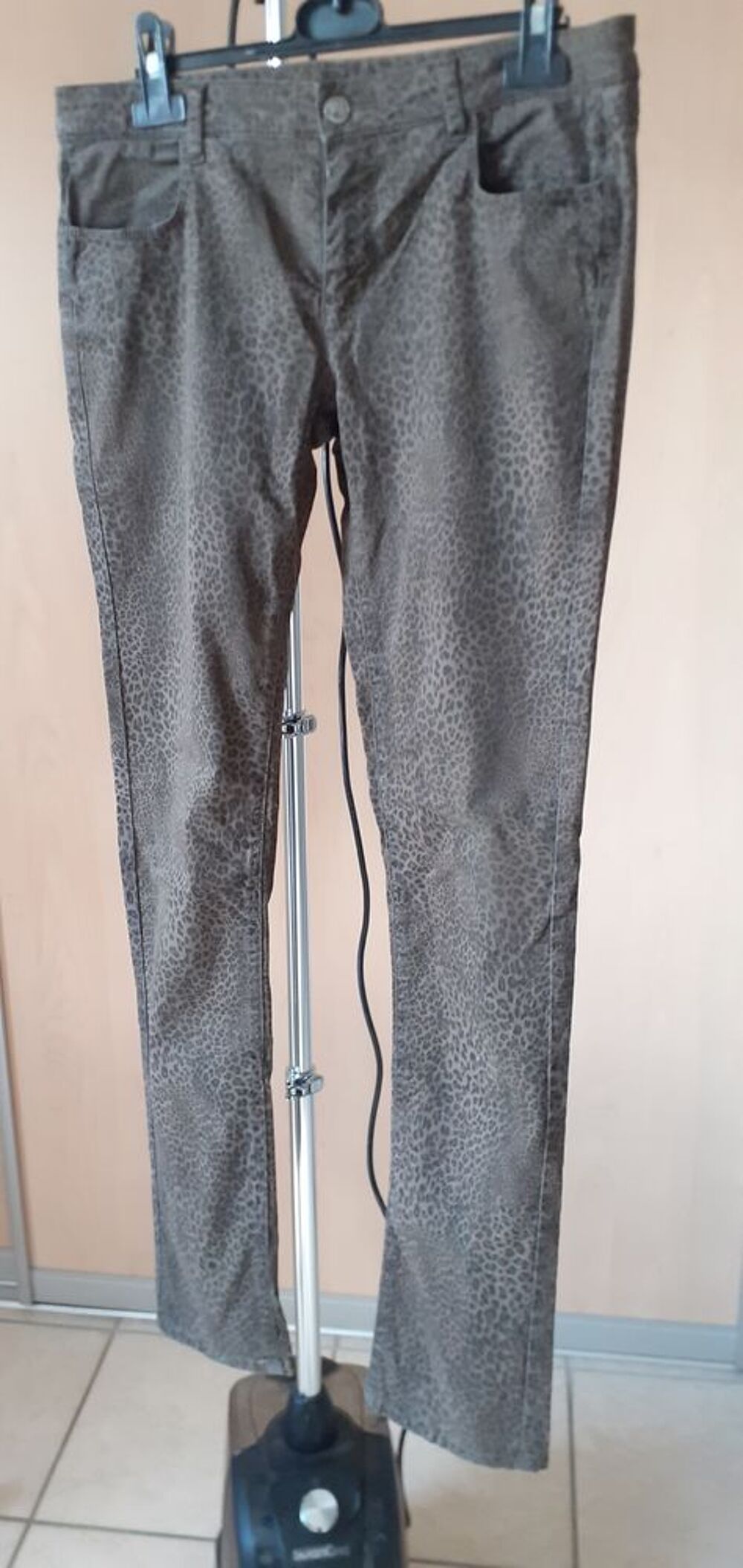 pantalon motif l&eacute;opard Vêtements
