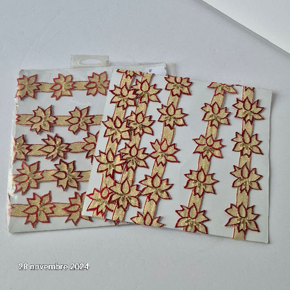 Lot de 2 Jolis rubans de Noel avec des roses de Noel , Décoration
