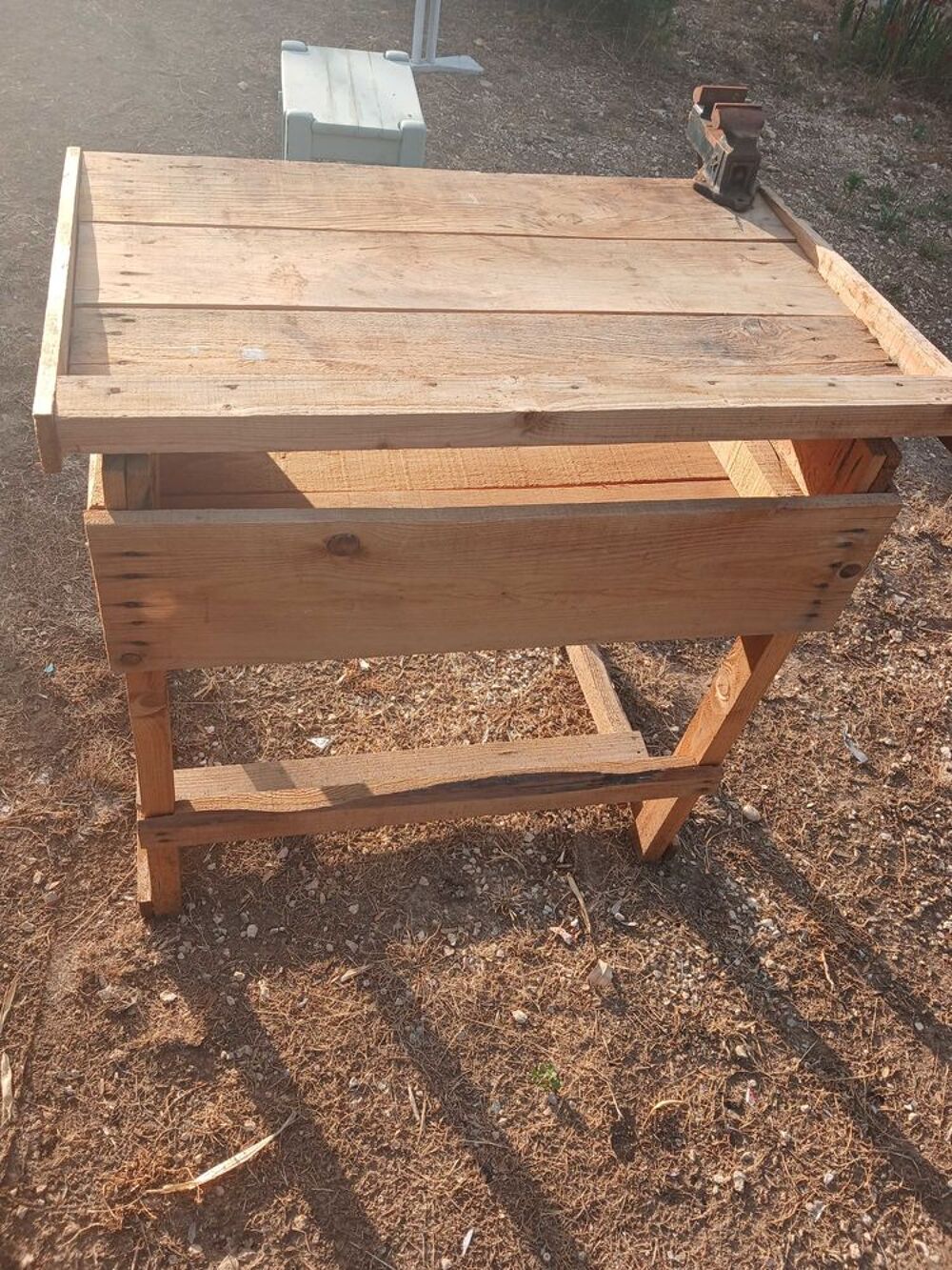 &eacute;tabli et etau Bricolage