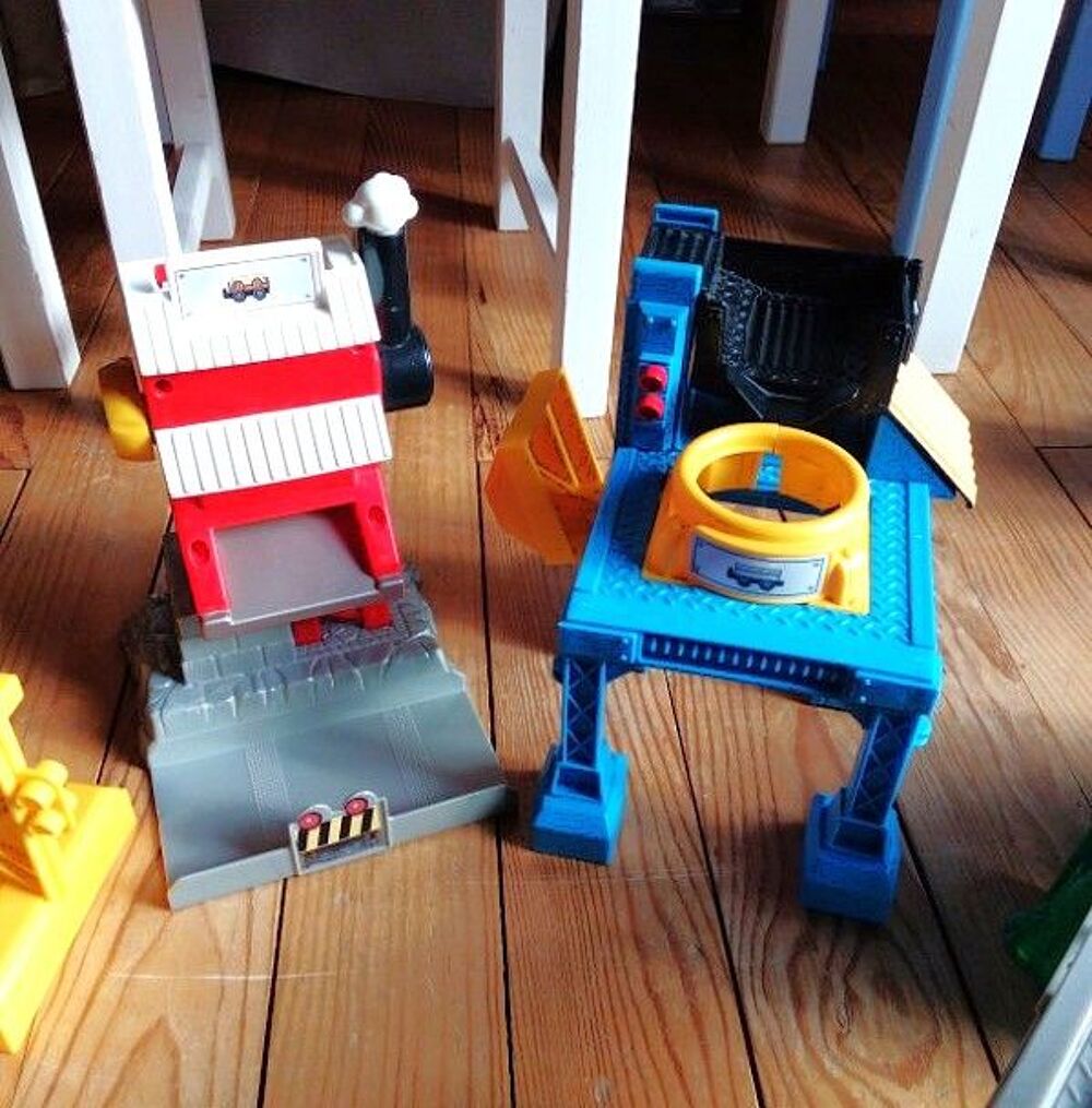 Circuit de train Fisher Price pour compl&eacute;ter le votre Jeux / jouets