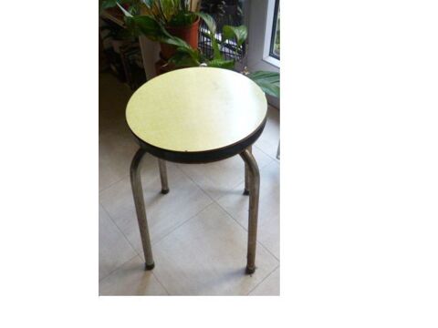 Petits meubles :  - table de nuit , ..... 30 Martigues (13)