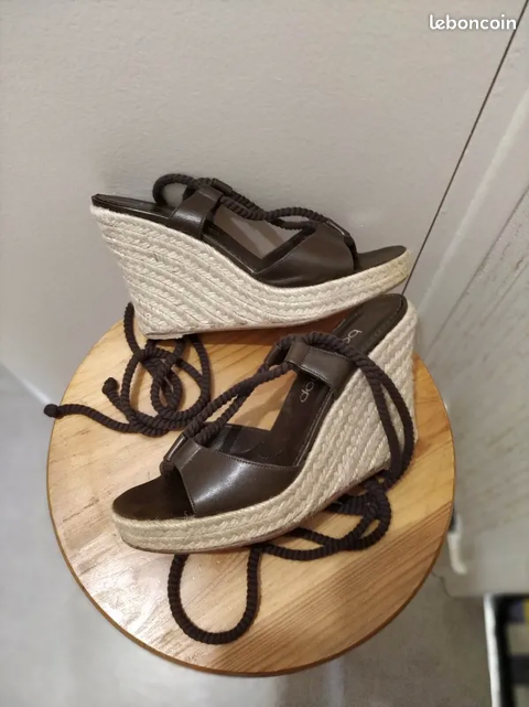 Sandales compenses mises une fois
Quasi neuves 0 Rodez (12)