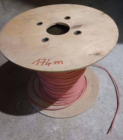 cable alarme sur touret .174m . 40 Ouroux-sur-Sane (71)
