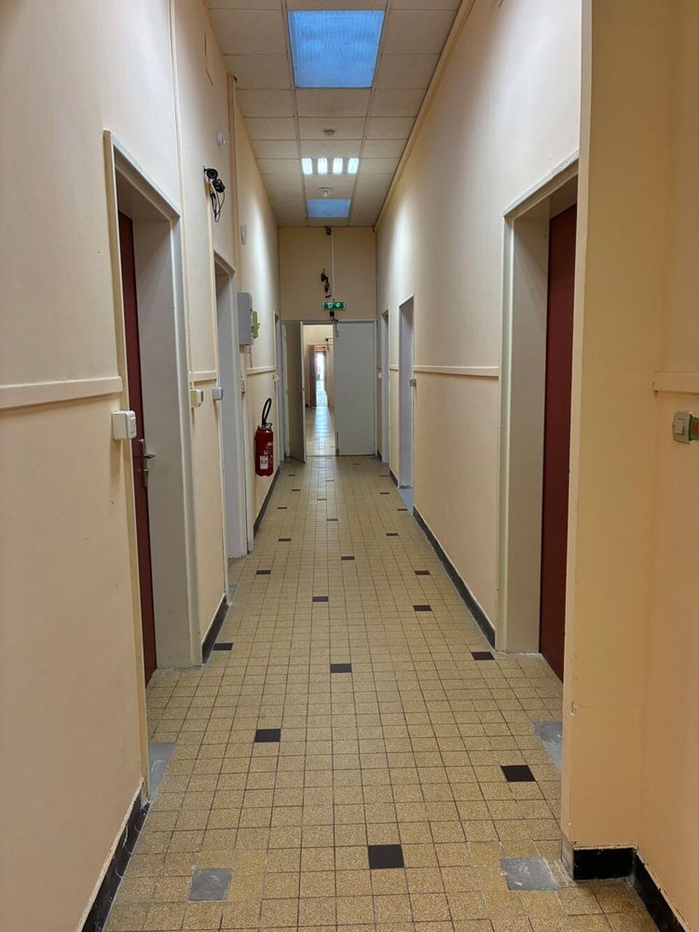 Location Parking/Garage Espace de stockage en intérieur Guengat
