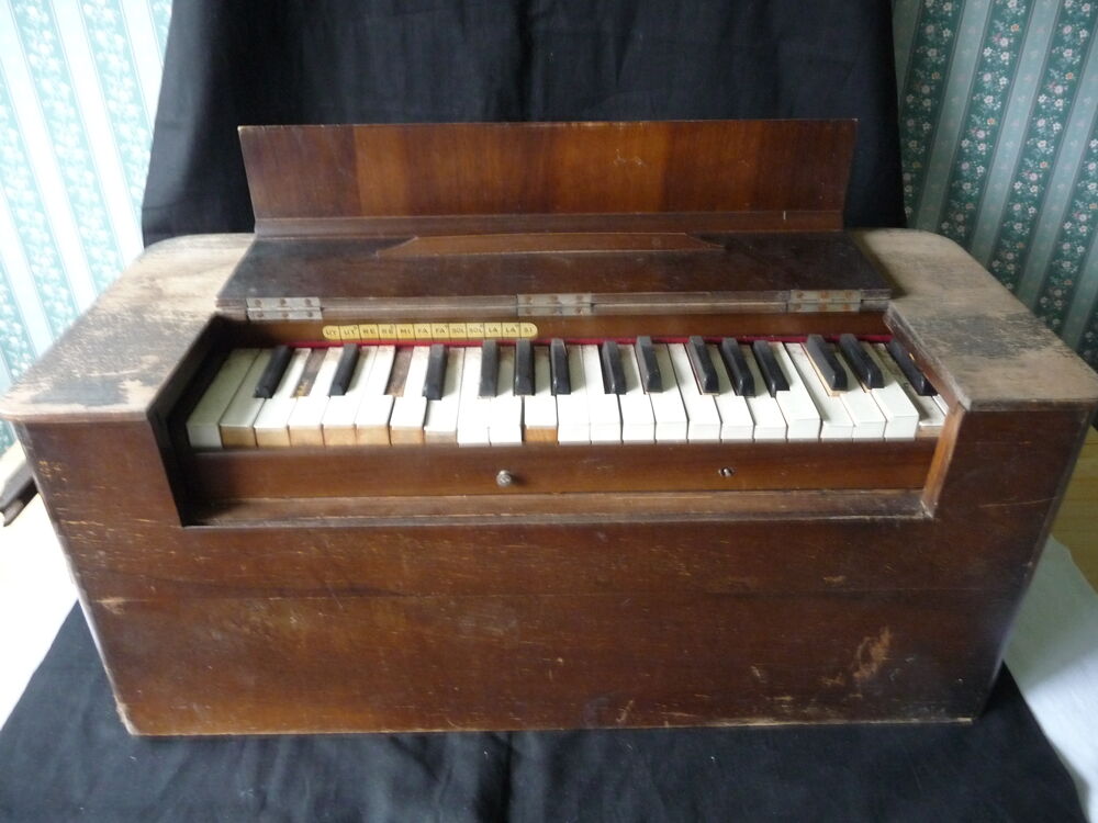 Harmonium de table &agrave; pompe manuelle 'Le guide chant scolaire Instruments de musique