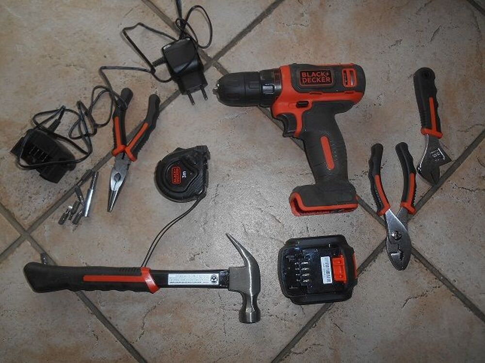 Perceuse black et decker avec ou sans accessoires Bricolage