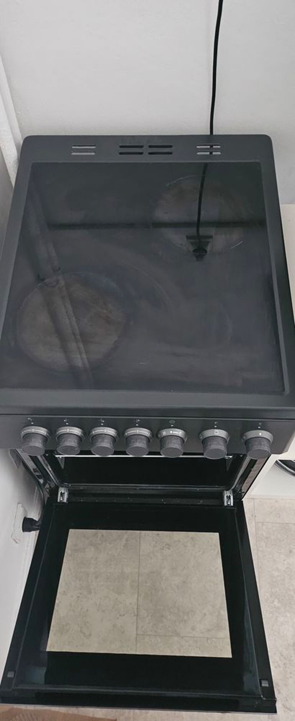 Cuisini&egrave;re Beko vitroc&eacute;ramique Electroménager