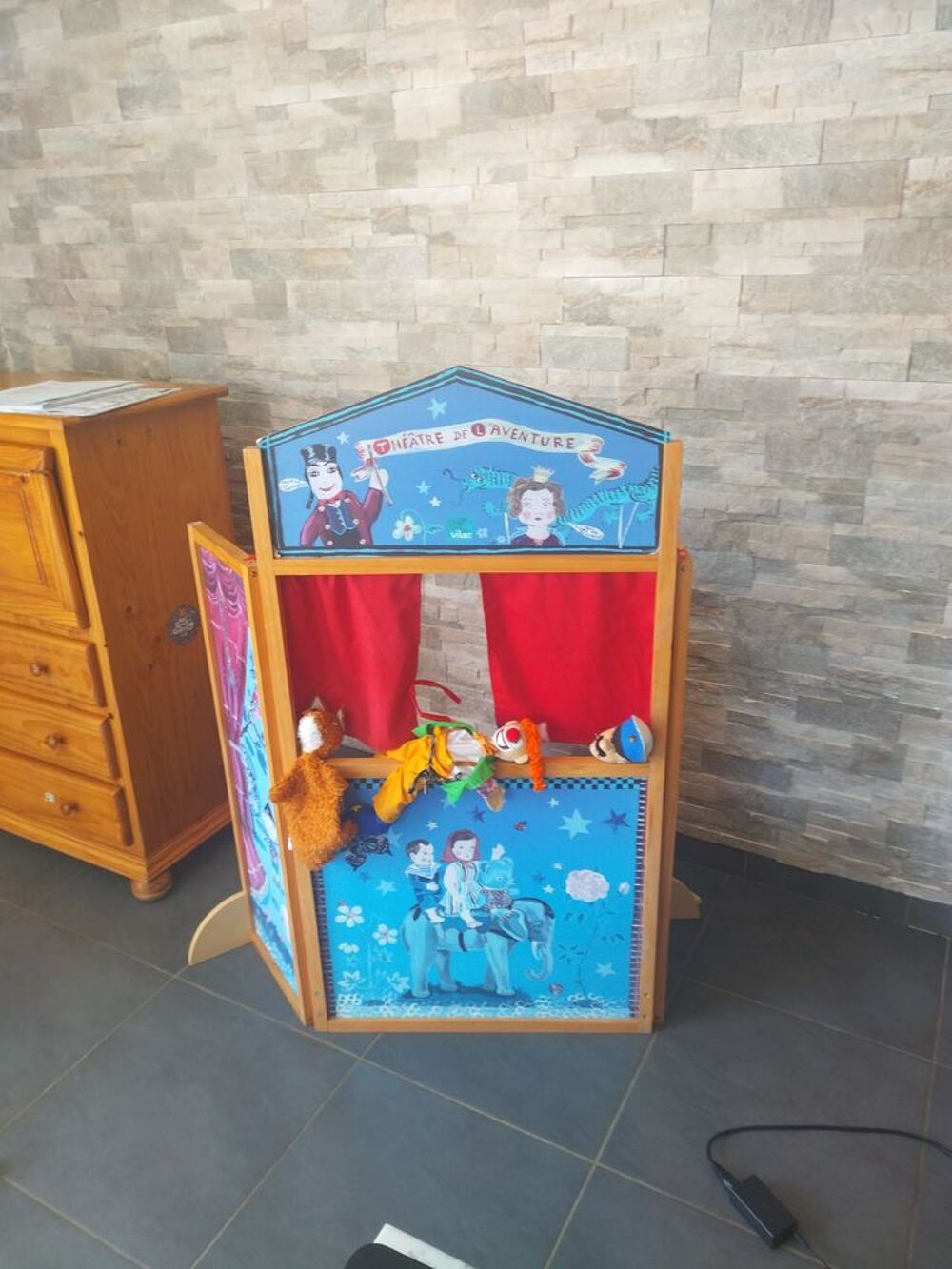 Th&eacute;&acirc;tre enfant bois peint &agrave; la main Jeux / jouets