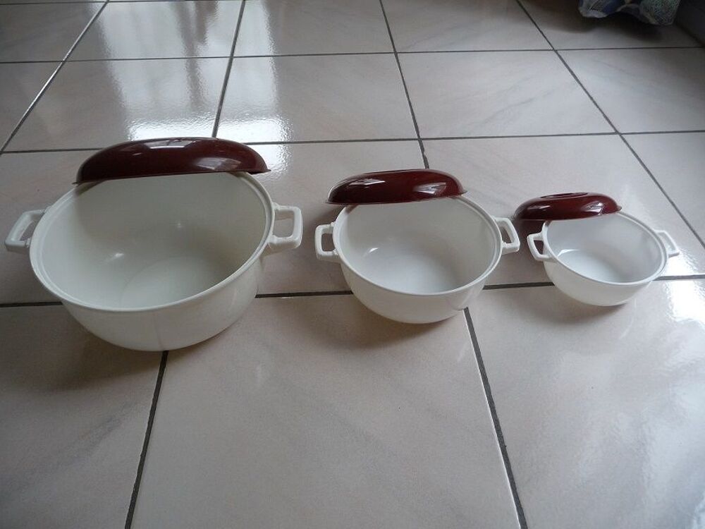 3 Marmites ou faitout en plastique avec 3 couvercles Cuisine