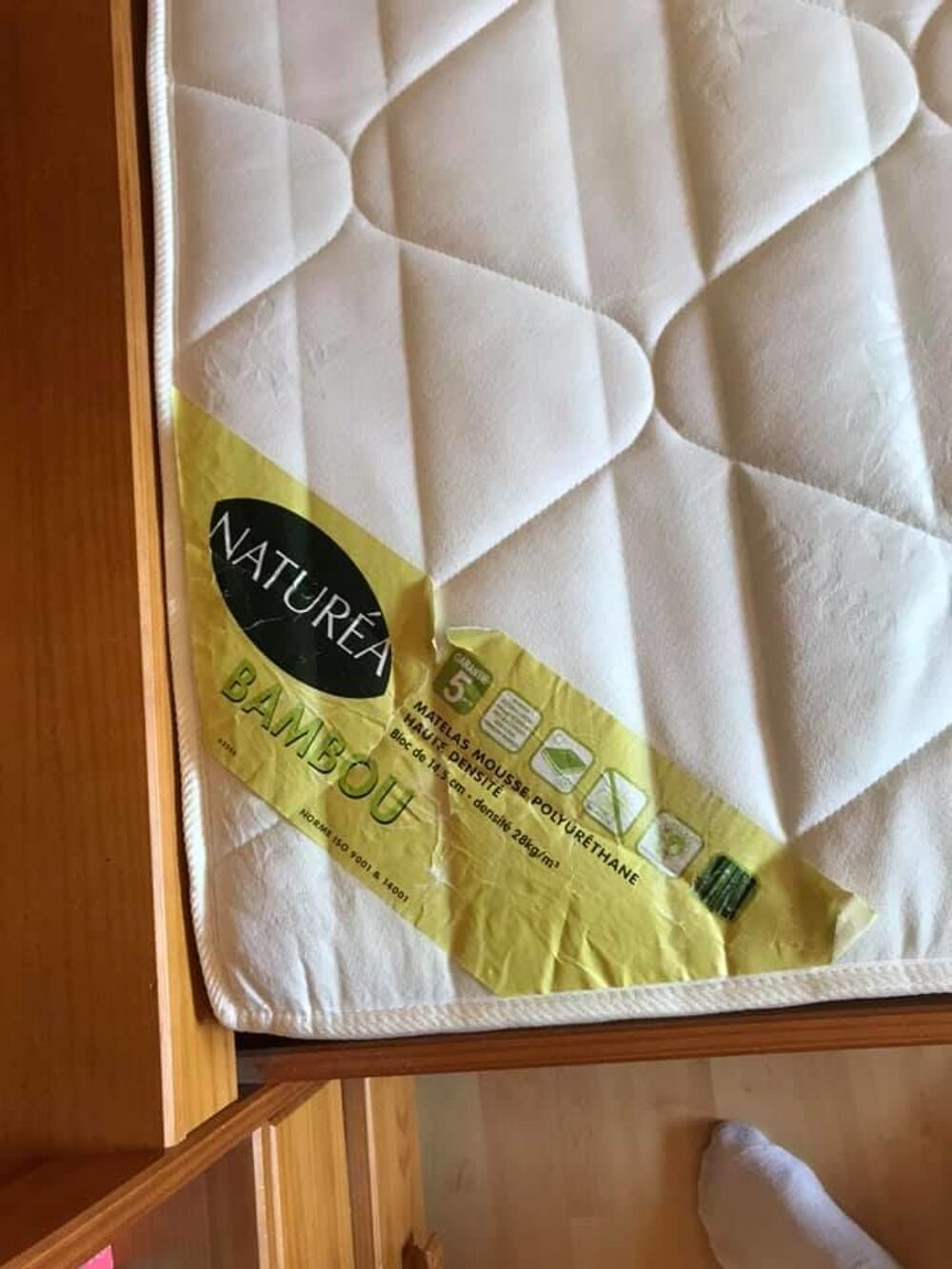  lit tr&egrave;s bon &eacute;tat avec rangements int&eacute;gr&eacute;s et matelas Meubles