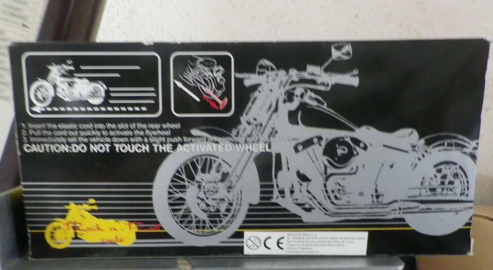 MOTO A FRICTION NEUVE DANS SA BOITE Jeux / jouets