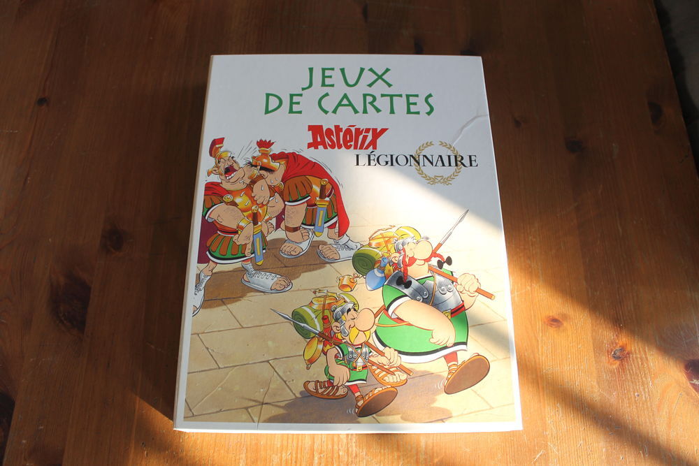 Coffret 2 jeux de cartes Ast&eacute;rix+2 btes de lego+3 peluches Jeux / jouets